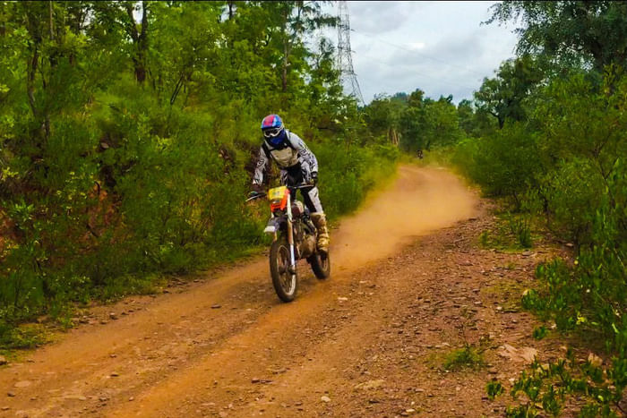 Suresh Rana and co-driver Parminder Thakur win the 2016 Dakshin Dare
